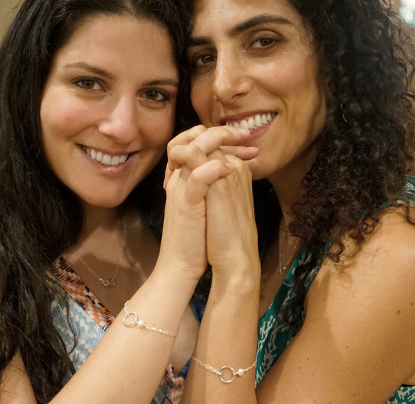 justine friendship bracelet • family now