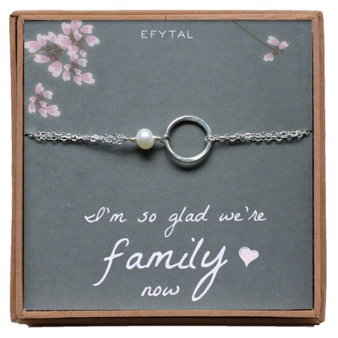 justine friendship bracelet • family now